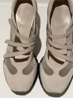 Sneex Ballerina Hy-Heel Cream Size 8 Made in Italy